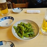 Zenkoku Meishu Tarumatsu Honten - 基本の枝豆と生ビール。