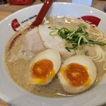 ラーメン匠 - 料理写真:味玉豚骨ラーメン