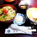 味処もん - とよまセット（油麩丼＋はっと）