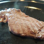 ステーキ M - 料理写真:ミディアムレア風に焼きましたょ(*´・ω-)b甘くて美味しかったです♡