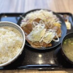 吉野家 - 豚肩ロース生姜定食（お肉大、ご飯大）＋ご飯小
798円＋無料