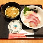 Mekiki no Ginji Ujiminamiguchi Ekimae Ten - 寒鰤の二種丼 1,100円