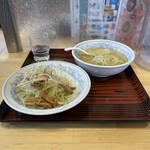 Gyoza no Manshu Musashi Fujisawa Nishiguchi Ten - ネギ塩ラーメン。それぞれ別皿