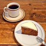 one table - オリジナルブレンドとキャロットケーキ。