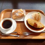 Restaurant Minobamba - ●ブレンドコーヒー　480円　
                        
                        ●D : シェフ特製オムレツ　190円
                        
                        を注文してみた
                        
                        ◯サラダ
                        市販の胡麻ドレッシングか掛けられていた