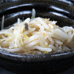 Bean Sprout Namul 280 yen (tax included 308 yen)