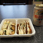 甲賀流 - たこ焼き 12個入りハーフ＆ハーフ（醤油からしマヨネーズ、ソースマヨネーズ） ＆ ビール