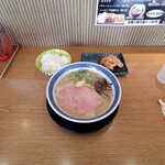 Hakata Ramen 10 - 豚骨ラーメン ライス 唐揚げ1個 1000円