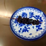 Toi Yama - ◯どて煮
                      タレは赤味噌の甘味控えめで酸味がある
                      継ぎ足しされてるっぽく思える
                      普通に美味しい味わいだった
                      
                      この酸味は脂が酸化してる味わいなのかなあ❔
                      深み感のある面白い味わい