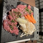 個室居酒屋 花道 - 桜島産溶岩焼きジンギスカン風