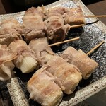 個室居酒屋 花道 - えのきと長ネギの豚巻きをそれぞれ一本づつ