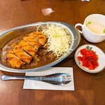 カレーハウス - ロースカツカレー✨福神漬、スープ付き