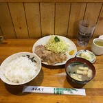 竹乃 - 夜は軽く一杯飲めそうや。カラシが何故かついてくる