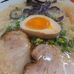 Aji-Q Sotoasahikawa Ten - こくうまとんこつラーメン