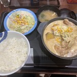 Matsuya Keikyu Kurihama Ten - シュクメルリ鍋定食。