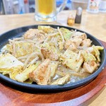 Okonomiyaki Jonnaran - 鉄板焼き(かしわ)
                        塩ダレにていただきました 