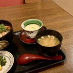 Yushoku Bouya Utazu Ten - お味噌汁、茶碗蒸し、漬け物が付いてる