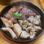 my san-nana - 肉は牛サガリ、豚トロ、豚ノドガシラ