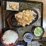 居酒屋れすとらん えび蔵 - 豚生姜焼き定食¥880