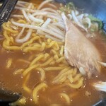 OHYACHI NOODLE HARU - 醤油ラーメンの麺をアップで