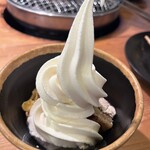 Yakiniku Taro Ichinomiya Ten - これはかたいソフトクリームですね笑垂直に立っても倒れません