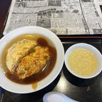 大衆中華食堂 旨屋 - 水に青とかの油浮かべたバブルな装飾品思い出す