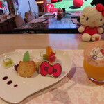 HELLO KITTY SHOW BOX - キッズスイーツ