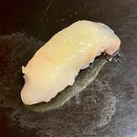 すし兆 - 鮃　数日寝かせてあって昆布締めていないのに強い旨味を感じました