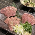 Yajiro Nipporihonten - 肉刺し盛り合わせ