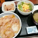 Yoshinoya Keikyu Kawasaki Ten - 肉だく牛丼、サラダみそ汁セット 869円