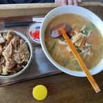 Restaurant Kitaguni - 味噌ラーメンと牛丼