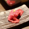 Yakiniku Ganryu - 握られた肉