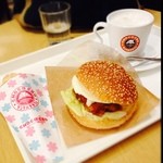 Saint Marc Cafe Ebina Binauoku Ten - ランチセット☆
      照り焼きチキンカツバーガー的なのと、ミルキーホワイトチョコだったか？のシーズンチョコクロ。
      パンを温めるサービスがあったらいいのになと、思います。