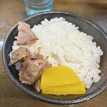 寿々喜家 - ライス。今日はチャーシュー乗ってる！嬉し〜