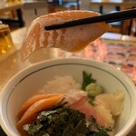 Mekiki no Ginji Oshiage Sukaisutorime Eki Mae Ten - 海鮮三種丼　サーモン