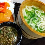 丸亀製麺 - 今日は丸亀に客が集中し、マックは空いててすぐに注文できました♫シャカチキ200円✨