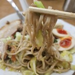 麺や遊大 - 珍しい波動粉を使った自家製。濃厚スープに負けない食べ応えのある麺です♪