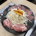 Yakiniku Horumon Jingisukan Gotsubo - 