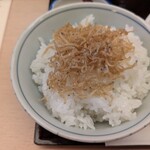 京の馳走 はんなりや - ちりめんじゃこのせご飯　山椒が苦手とお伝えしたら抜いて下さいました