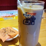 Komeda Coffee Ten Shinkotoni Ichibandori Ten - デザートセットでセレクトした《アイスオーレ（無糖）》❣