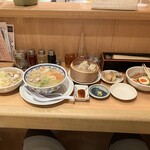 Yanagi no Shita Suehiro Ken Toyama Yamato Ten - 五目中華そば(麺半分)、ミニ中華丼、シュウマイ３個、餃子３個、三品盛り