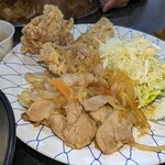 光玉母食堂 めし しんちゃん - 下味しっかり唐揚げと柔らかい豚焼き肉