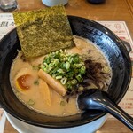 Hakata Tonkotsu Ramen Shirohige - とんこつ（全部のせ）　900円