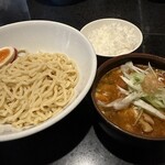 Mendokoro Hasumi Hiragishi Ten - まぐろ豚骨辛つけ麺