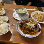 天龍菜館 - チャーハンとワンタンスープ、麻婆茄子セット