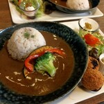 238146105 - 牛すじカレー　1250円