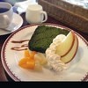 Caf? Minami Senri Ten - 抹茶シフォンケーキセット。昔から南千里にある喫茶店で息子はチョコパフェで僕はシフォンにコーヒー。この辺に喫茶店はココしかないもんで満席です。シフォンケーキセット¥630。