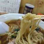 Setoya - ほうら…平打ち麺なのが分かりますか？麺肌が艷やかで喉越しの良い麺です。