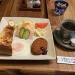 木まぐれ - 料理写真:ホット珈琲 税込400円とモーニング 税込300円（R5.12時点）