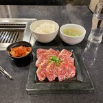 和牛焼肉 くいしん坊 - 上カルビ定食。美味し。